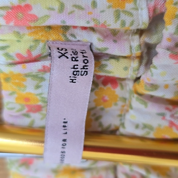 SO BRAND WOMENS JUNIOR SIZE YELLOW FLORAL SOFT SHORTS HIGH RISE SIZE XS - Picture 6 of 13